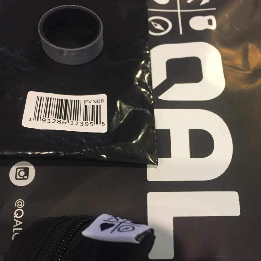 Qalo Mens Silver & Black Silicone Ring size 13